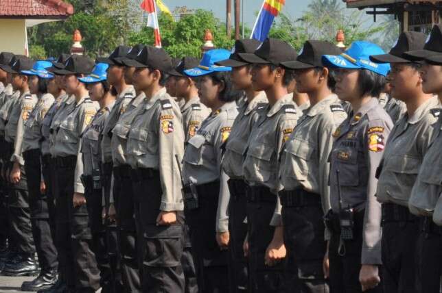 Na Indonésia mulheres são obrigadas a passar por teste de virgindade para se tornarem policiais