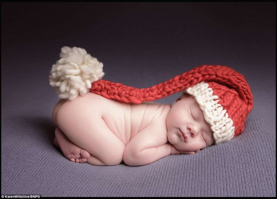 Fotógrafa captura série adorável de bebês em clima de Natal