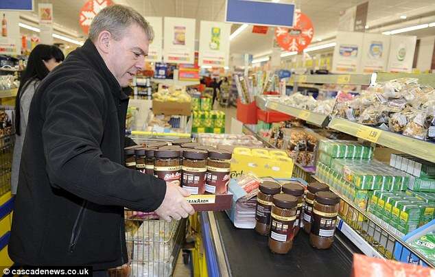 Roy Ganley fazendo compras em supermercado