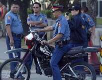 Policiais são obrigados a usar fraldas para permanecerem em seus postos de trabalho durante a chegada do Papa nas Filipinas