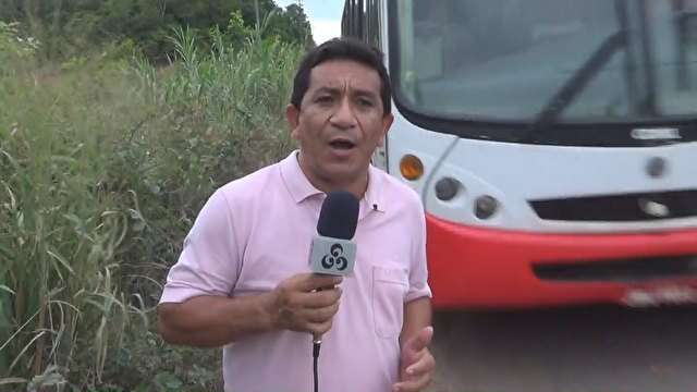 Repórter quase é atingido por ônibus enquanto falava sobre perigos na estrada