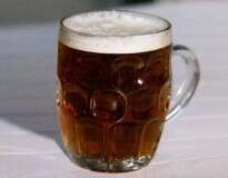 Pesquisa revela que beber meio litro de cerveja por dia ajuda a prevenir doenças cardíacas
