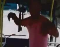 Motorista causa polêmica ao ser filmado largando volante para dançar em corredor de ônibus em movimento