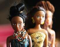 Bonecas negras fazem sucesso na África e superam vendas de modelos Barbie