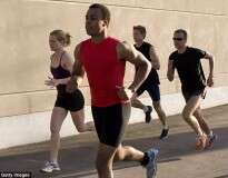 Pesquisa revela que acordar cedo para se exercitar não é ideal