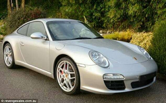 Esposa traída se vinga do marido colocando Porsche à venda por R$ 50.000