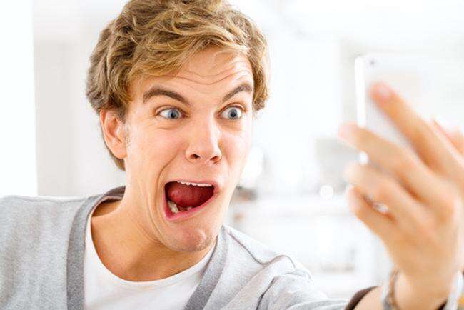 Homens que tiram muitas selfies estão sujeitos a se tornarem psicopatas, diz estudo