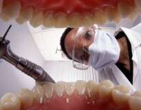 Dentista é proibida de exercer função por um ano depois de aterrorizar e fazer paciente desmaiar