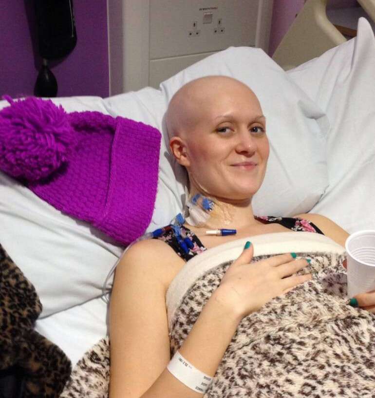 Mulher diagnostica seu próprio câncer terminal usando o Google