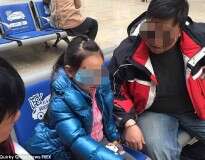 Pai algema filha a si durante viagem temendo que criança fosse sequestrada