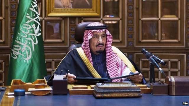 Rei da Arábia Saudita inicia governo distribuindo 50 bilhões de reais para a população