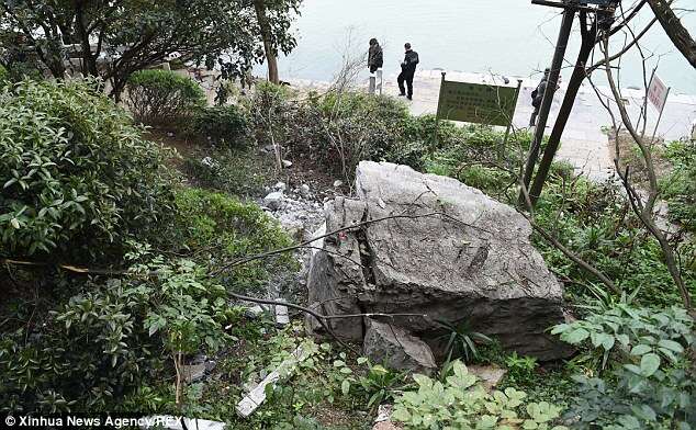 Sete turistas morrem após rochas gigantes deslizarem de montanha