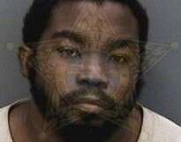 Mãe acorda e encontra ladrão deitado nu na cama com seu filho de 10 anos