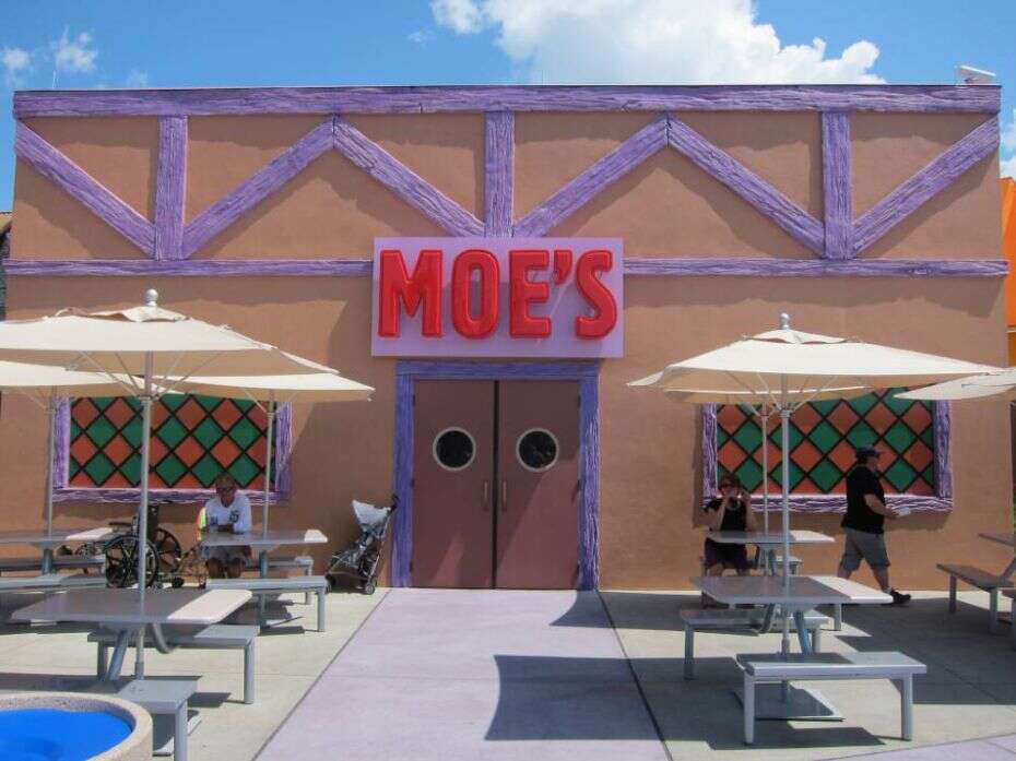 Fãs da série Os Simpsons agora podem beber e comer no Bar do Moe e no Krusty Burger