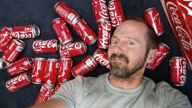 Descubra o que acontece se você beber 10 latas de Coca-Cola por dia durante um mês