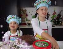 Menina de 8 anos fatura 300 mil reais por mês com canal de culinária no YouTube