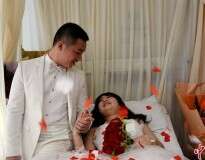 Noivo surpreende amada doente levando fotógrafo a hospital e a vestindo de branco para fotos de casamento