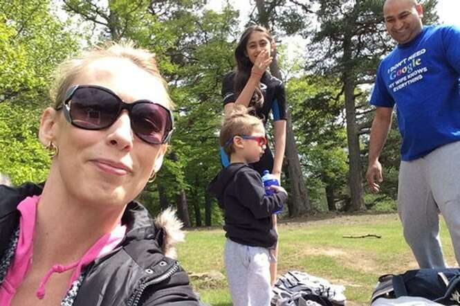 Esposa tira foto com filhos e marido momentos antes do amado falecer