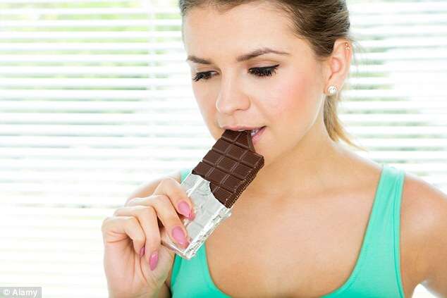 Estudo diz que pessoas que comem chocolate regularmente são menos propensas a sofrerem derrames ou doenças cardíacas
