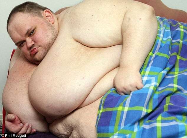 Homem mais gordo da Grã-Bretanha morre em sua casa horas depois de pedir comida por telefone