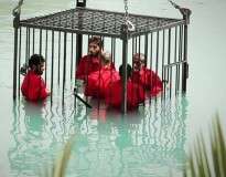 Grupo terrorista islâmico mata prisioneiros cruelmente em afogamento e divulga imagens angustiantes