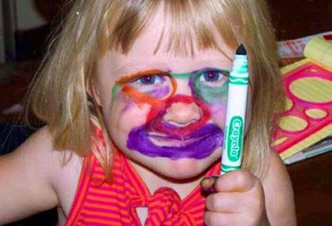 Criança com o rosto pintado