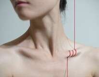 Fotógrafo explora feminilidade com fotos atordoantes