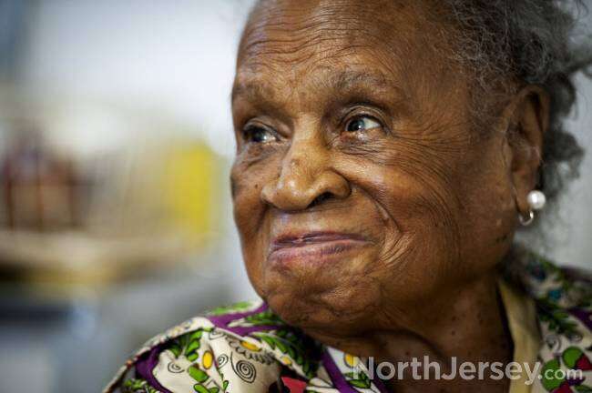 Idosa de 110 anos afirma que segredo para longevidade é beber três cervejas por dia