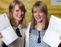 Irmãs gêmeas idênticas conseguem a mesma nota para o mesmo curso na mesma universidade