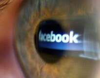 Pesquisa revela que um em cada cinco adolescentes acordam no meio da noite para acessar o Facebook