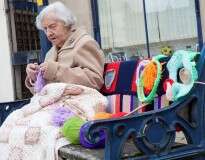 Bisavó de 104 anos é considerada a mais velha artista de rua do mundo