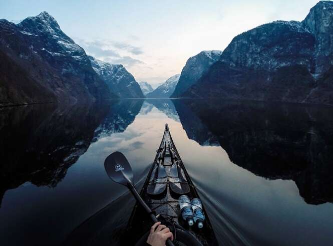 Fotógrafo norueguês cria série incrível de imagens a partir de seu caiaque