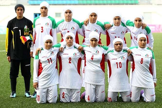 Dirigente revela que 8 jogadores da seleção feminina iraniana de futebol são homens