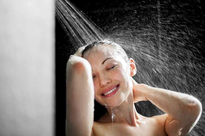 Pensamentos que toda mulher tem debaixo do chuveiro