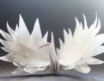Artista usa origami como diário para descrever como enxergou seu dia