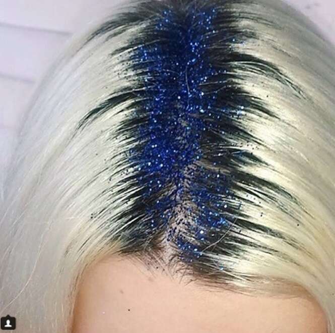 Nova moda entre as garotas: glitter na raiz dos cabelos