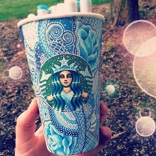 Jovem cria arte em copos da Starbucks