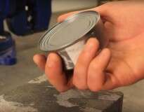Truque simples ensina como abrir latas de metal sem abridor ou qualquer outra ferramenta