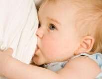 Mãe é assassinada porque amamentou seu bebê em público