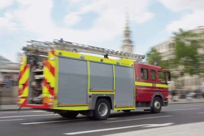 Homem fica com cinco anéis presos no pênis e é obrigado a ligar para corpo de bombeiros