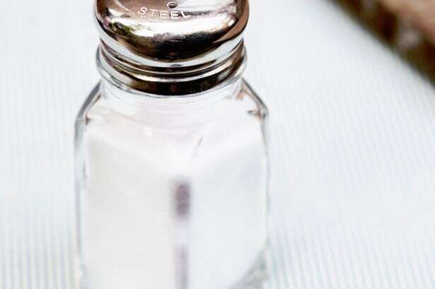 Homem obcecado por sal morre após sofrer com overdose do condimento