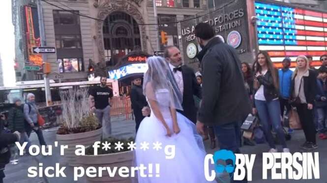 Homem de 65 anos é visto tirando fotos de casamento com menina de 12 e causa revolta