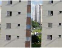 Vídeo chocante mostra bebê de 1 ano andando na janela do terceiro andar de prédio em Brasília