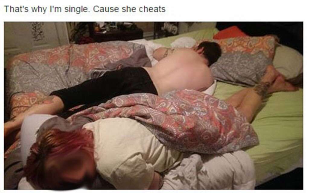 Jovem tenta envergonhar namorada postando foto dela dormindo com outro homem