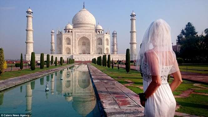 Mulher termina casamento infeliz e viaja o mundo vestida de noiva