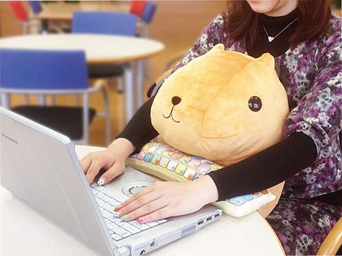 Japoneses criam almofadas de computador que trazem conforto
