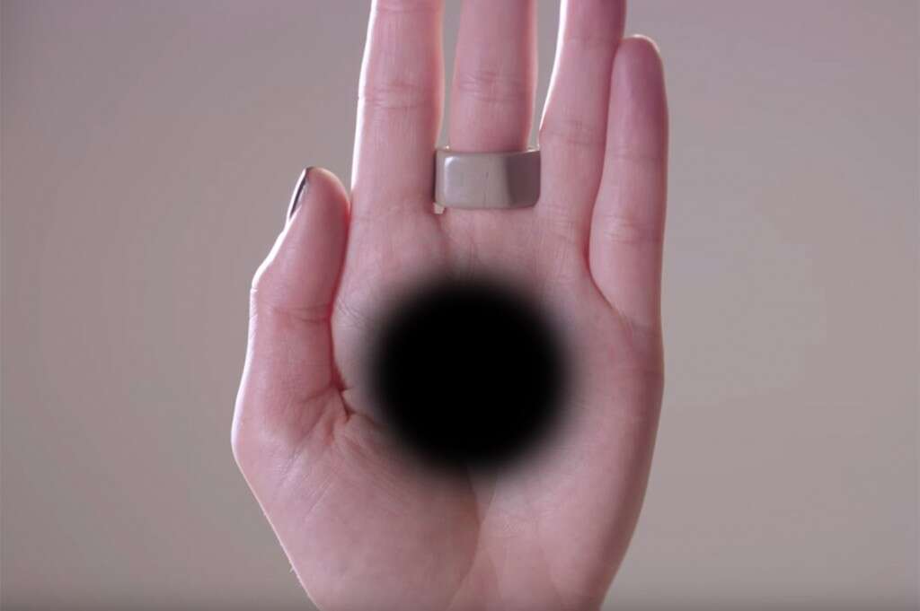 Ilusão de ótica simples faz buraco negro surgir na palma da mão