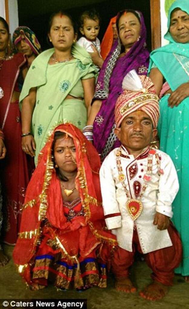 Anões se casam na Índia e se tornam o segundo menor casal do mundo