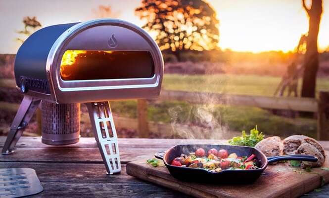 Forno portátil permite cozinhar comida à lenha