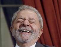 Jovem tem número de WhatsApp confundido com o de Lula e recebe diversas mensagens por engano